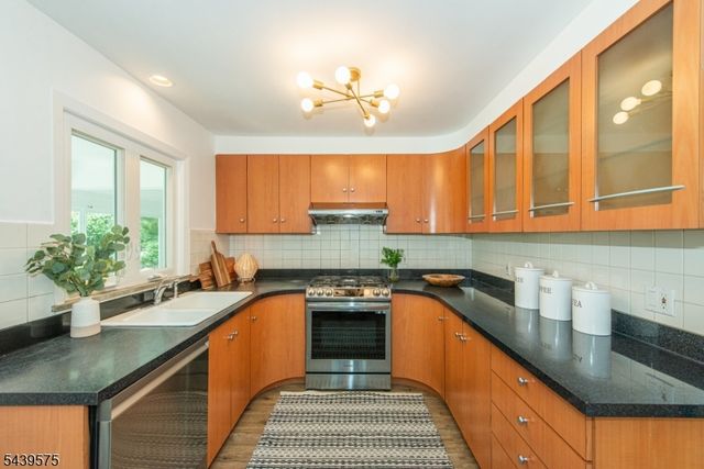 132 Haddon Pl, Montclair Twp., NJ 07043