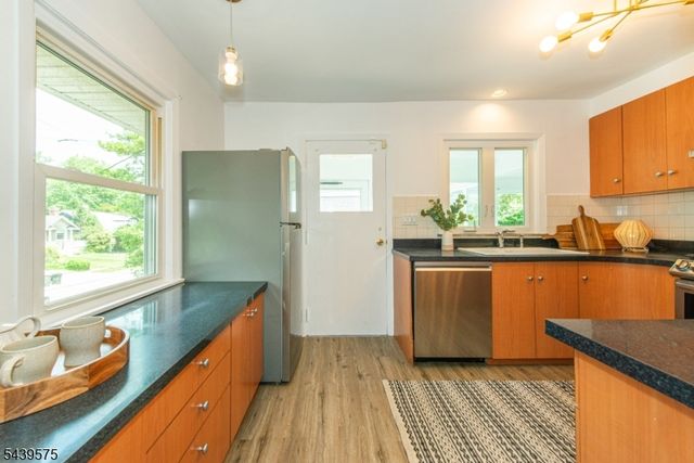 132 Haddon Pl, Montclair Twp., NJ 07043