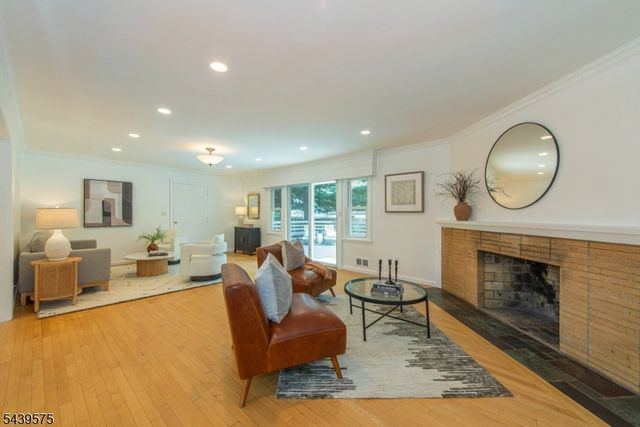 132 Haddon Pl, Montclair Twp., NJ 07043