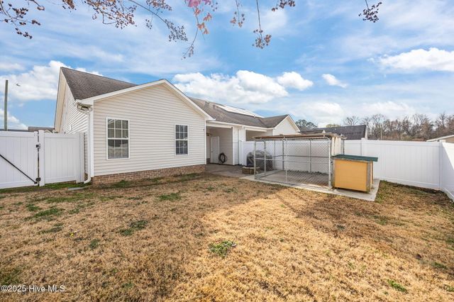 2320 Saddleback Drive B, Winterville, NC 28590