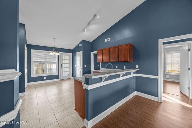 2320 Saddleback Drive B, Winterville, NC 28590