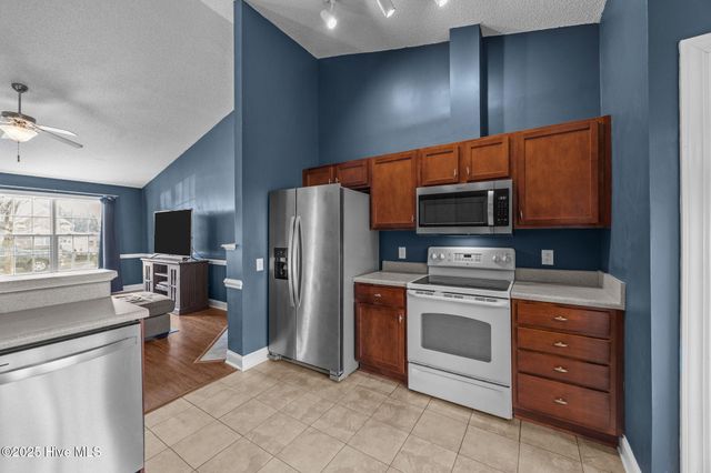 2320 Saddleback Drive B, Winterville, NC 28590