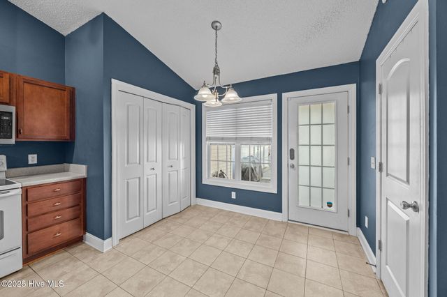 2320 Saddleback Drive B, Winterville, NC 28590