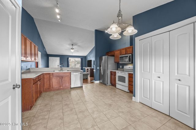 2320 Saddleback Drive B, Winterville, NC 28590