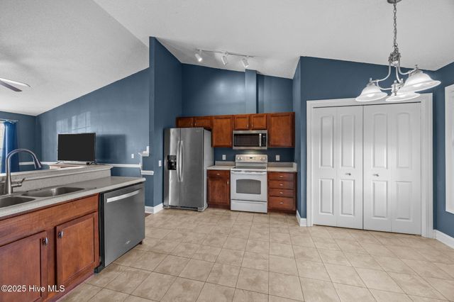 2320 Saddleback Drive B, Winterville, NC 28590