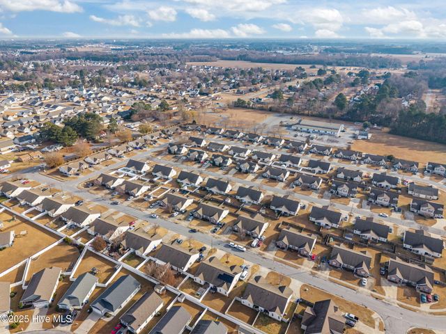 2320 Saddleback Drive B, Winterville, NC 28590