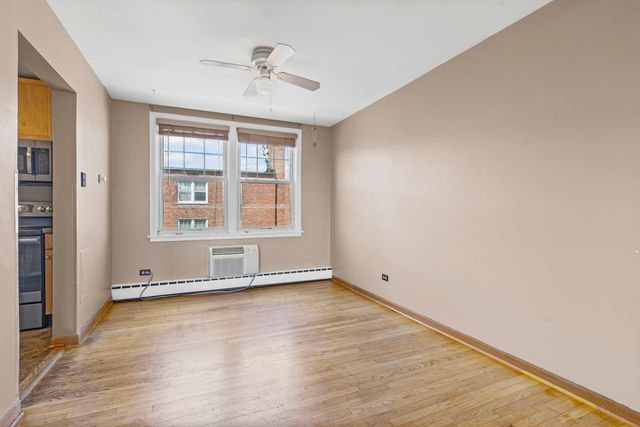 2434 W FARRAGUT Street 3B, Chicago, IL 60625