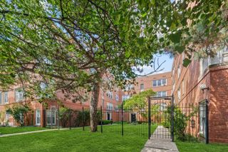 2434 W FARRAGUT Street 3B, Chicago, IL 60625