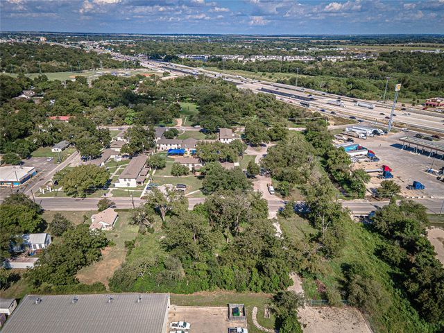 722 S Lbj DR, San Marcos, TX 78666