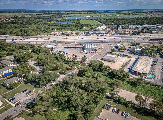722 S Lbj DR, San Marcos, TX 78666