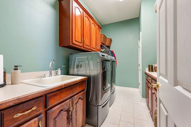 1077 Cardinal Drive, Bartonville, TX 76226