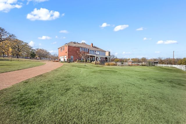 1077 Cardinal Drive, Bartonville, TX 76226