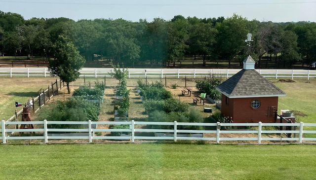 1077 Cardinal Drive, Bartonville, TX 76226