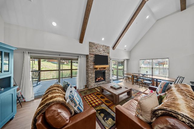523 Tall Timbers Way, Hollister, MO 65672