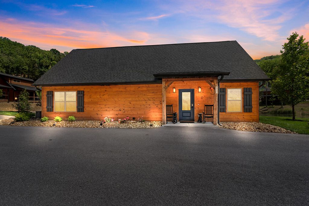 523 Tall Timbers Way, Hollister, MO 65672