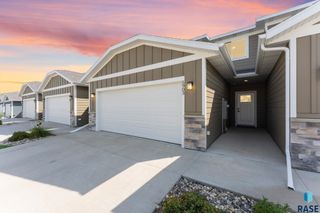 5903 S Whisper Creek Pl, Sioux Falls, SD 57108