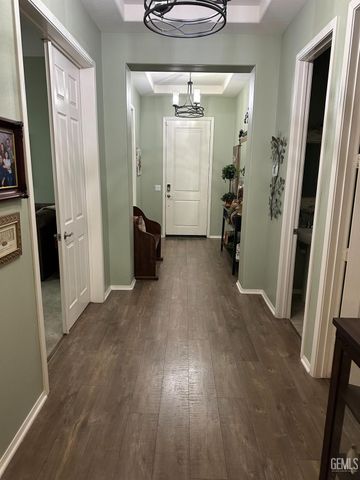 10026 Besancon Way, Bakersfield, CA 93306