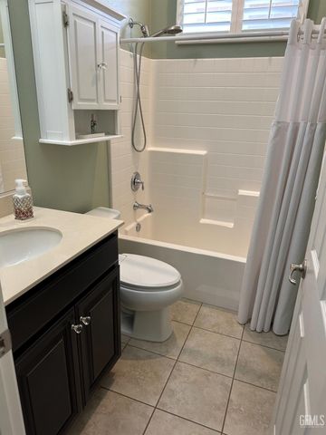 10026 Besancon Way, Bakersfield, CA 93306