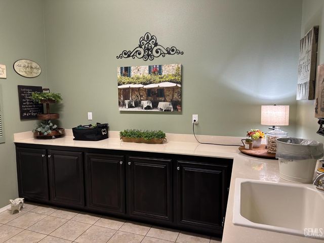 10026 Besancon Way, Bakersfield, CA 93306