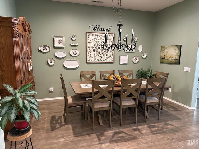 10026 Besancon Way, Bakersfield, CA 93306