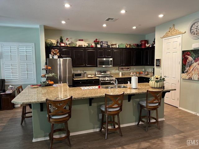 10026 Besancon Way, Bakersfield, CA 93306