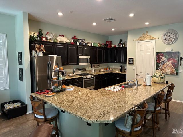 10026 Besancon Way, Bakersfield, CA 93306