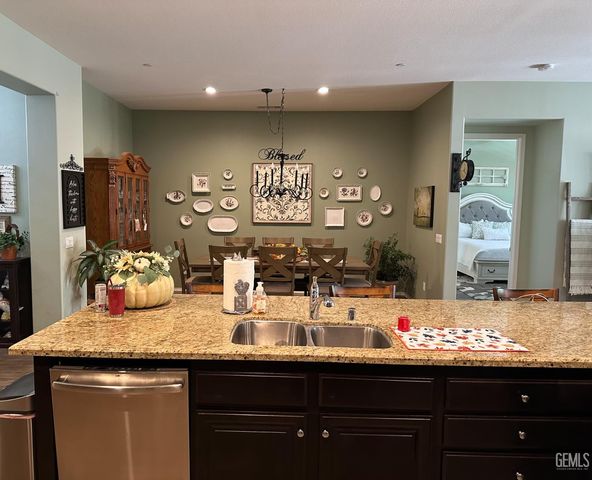 10026 Besancon Way, Bakersfield, CA 93306