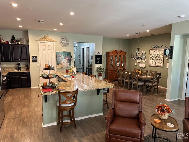 10026 Besancon Way, Bakersfield, CA 93306