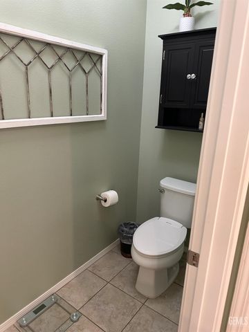 10026 Besancon Way, Bakersfield, CA 93306