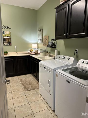 10026 Besancon Way, Bakersfield, CA 93306