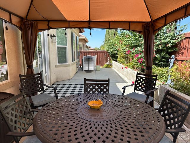 10026 Besancon Way, Bakersfield, CA 93306