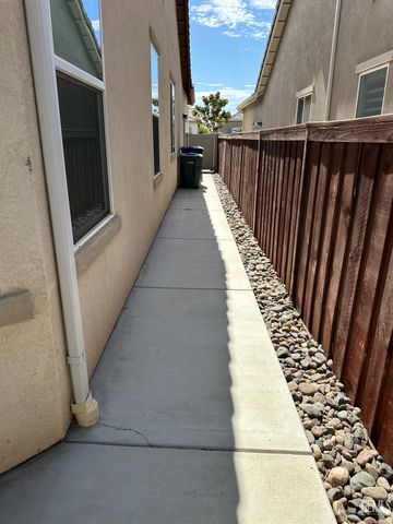 10026 Besancon Way, Bakersfield, CA 93306