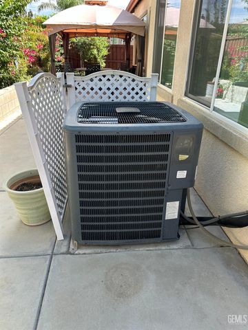 10026 Besancon Way, Bakersfield, CA 93306