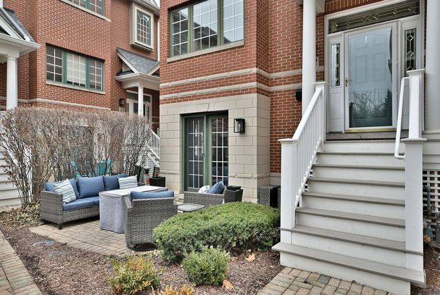 142 W 3rd Street 142, Elmhurst, IL 60126