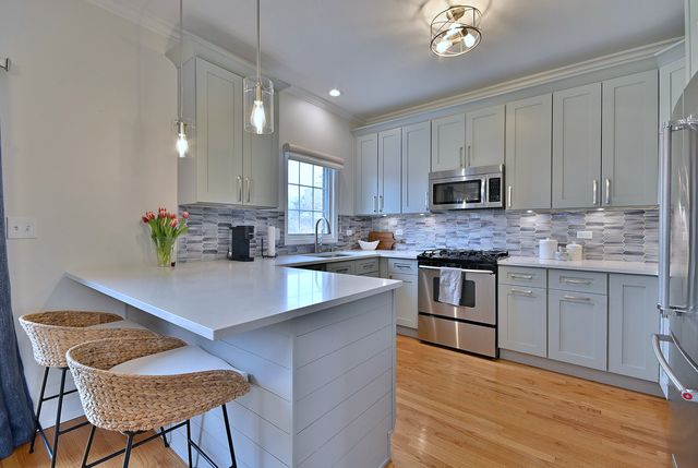 142 W 3rd Street 142, Elmhurst, IL 60126