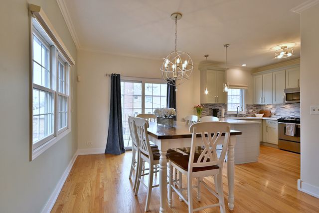 142 W 3rd Street 142, Elmhurst, IL 60126