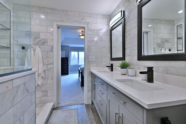 142 W 3rd Street 142, Elmhurst, IL 60126