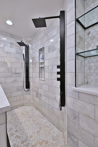 142 W 3rd Street 142, Elmhurst, IL 60126