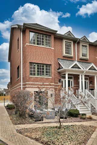 142 W 3rd Street 142, Elmhurst, IL 60126