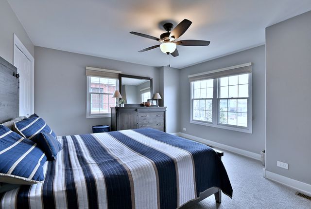 142 W 3rd Street 142, Elmhurst, IL 60126