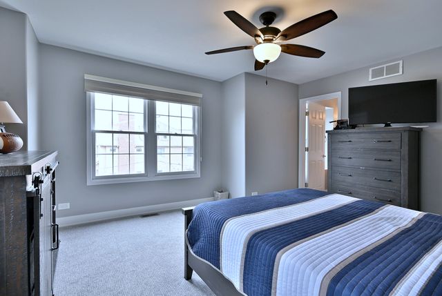 142 W 3rd Street 142, Elmhurst, IL 60126