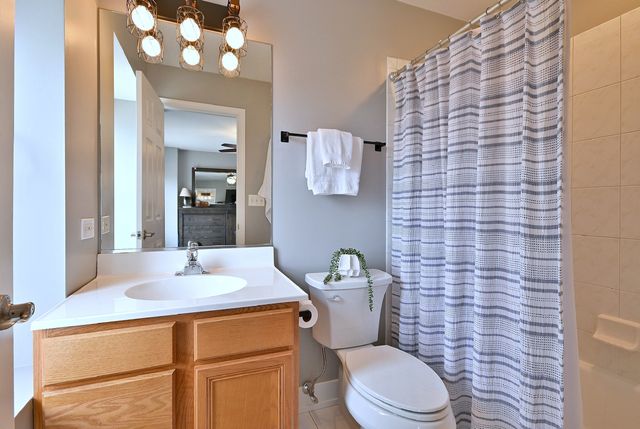 142 W 3rd Street 142, Elmhurst, IL 60126