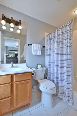 142 W 3rd Street 142, Elmhurst, IL 60126