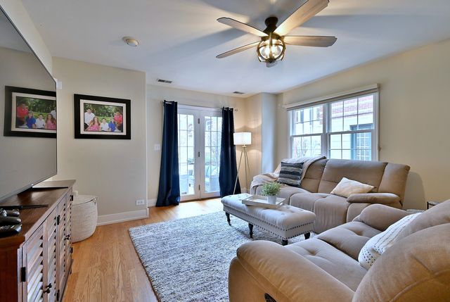 142 W 3rd Street 142, Elmhurst, IL 60126