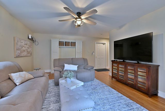 142 W 3rd Street 142, Elmhurst, IL 60126