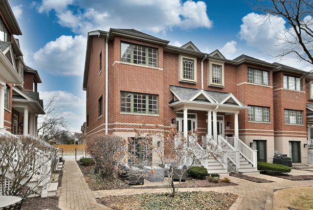 142 W 3rd Street 142, Elmhurst, IL 60126