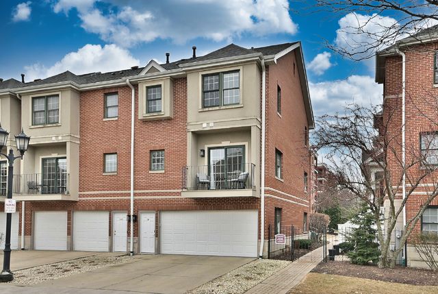 142 W 3rd Street 142, Elmhurst, IL 60126