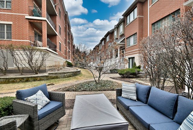 142 W 3rd Street 142, Elmhurst, IL 60126