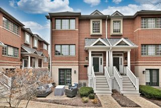 142 W 3rd Street 142, Elmhurst, IL 60126