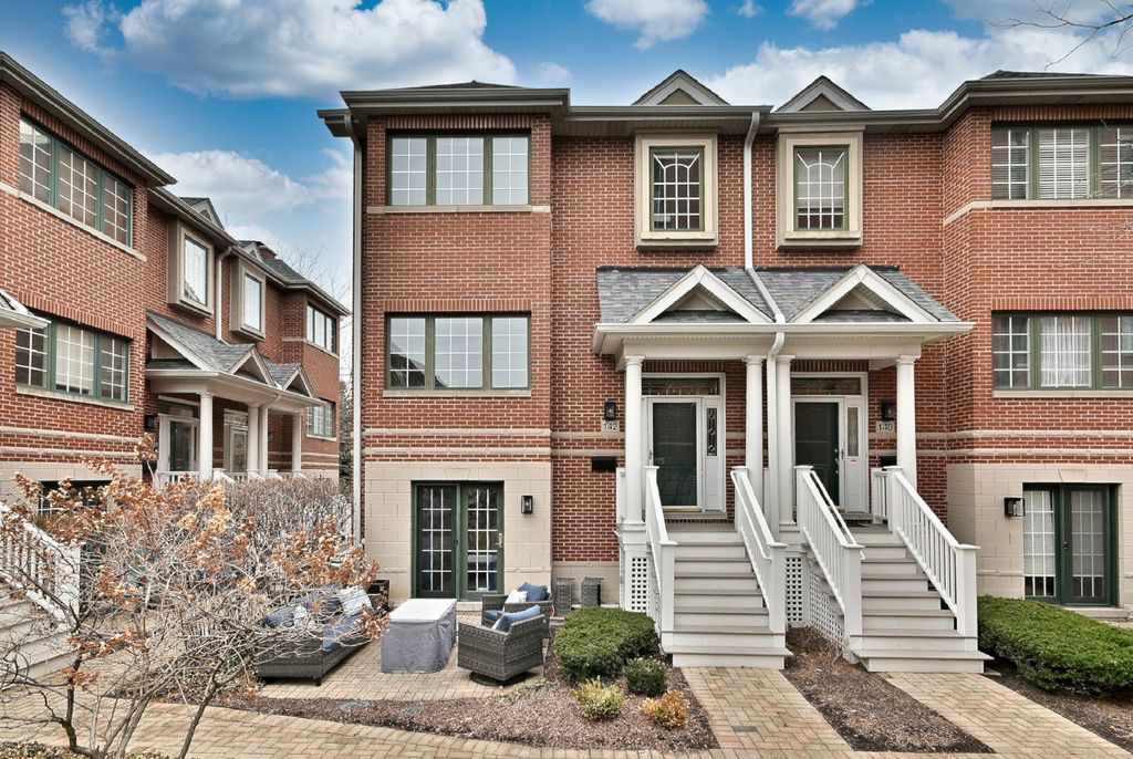 142 W 3rd Street 142, Elmhurst, IL 60126